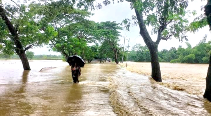 সাজেকে রাস্তা ডুবে যাওয়ায় আটকা পড়েছেন কয়েকশ পর্যটক